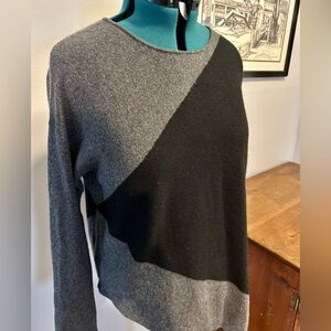 Joan Vass 100% Cashmere Colorblock Sweater Gray Black Asymmetrical Hem Size L
